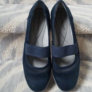 Easy Spirit Navy Walking Shoes